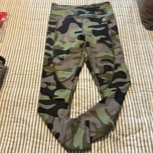 Zyia Green Camo Pocket Light N Tight Hi-Rise 7/8 Size 6-8 Women's